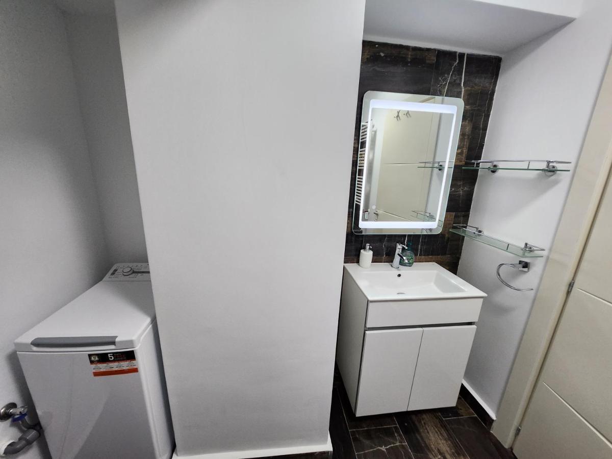 Near Airport 2 Rooms Apartments In Himson Iasi Exterior foto