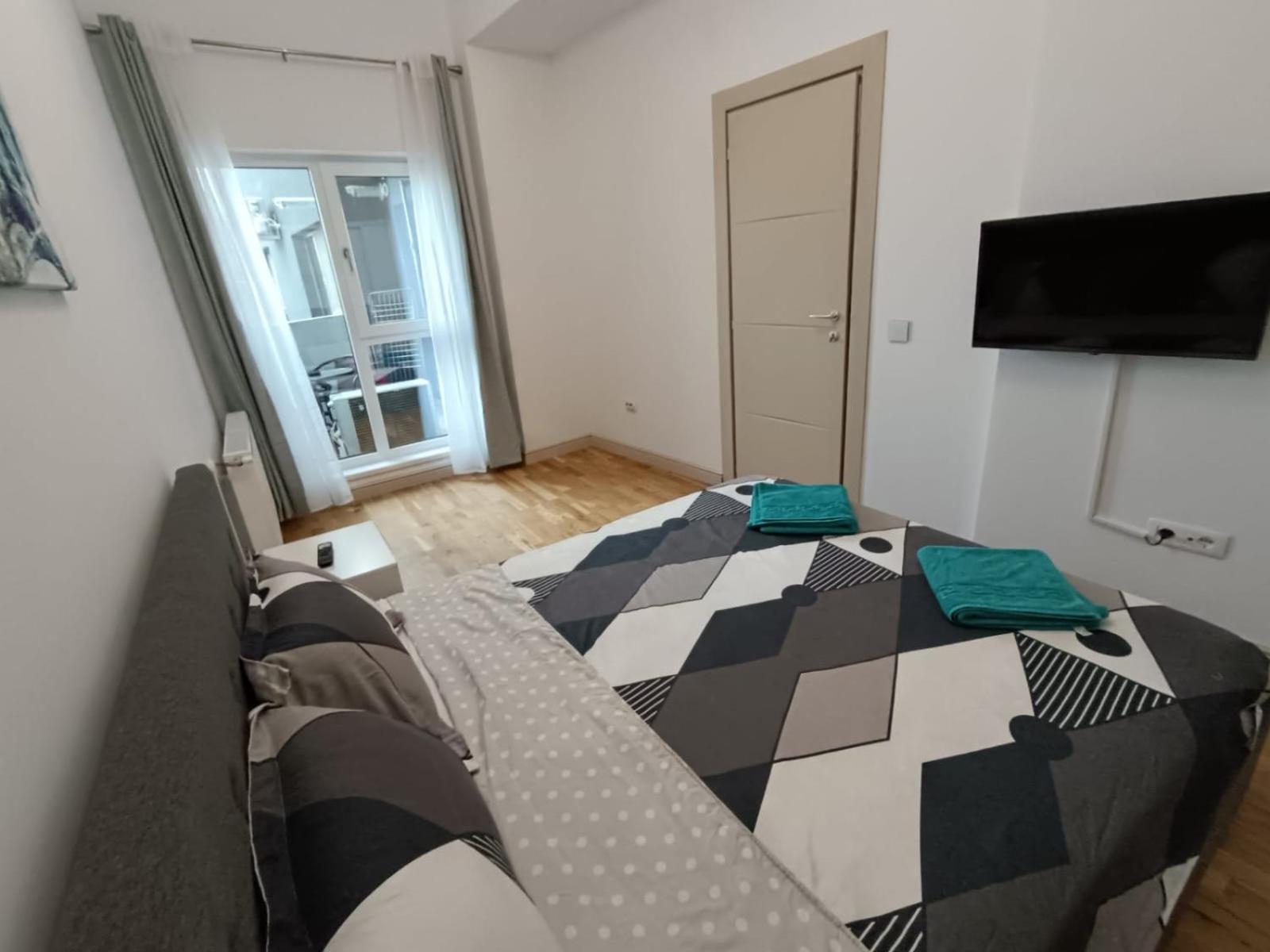 Near Airport 2 Rooms Apartments In Himson Iasi Exterior foto